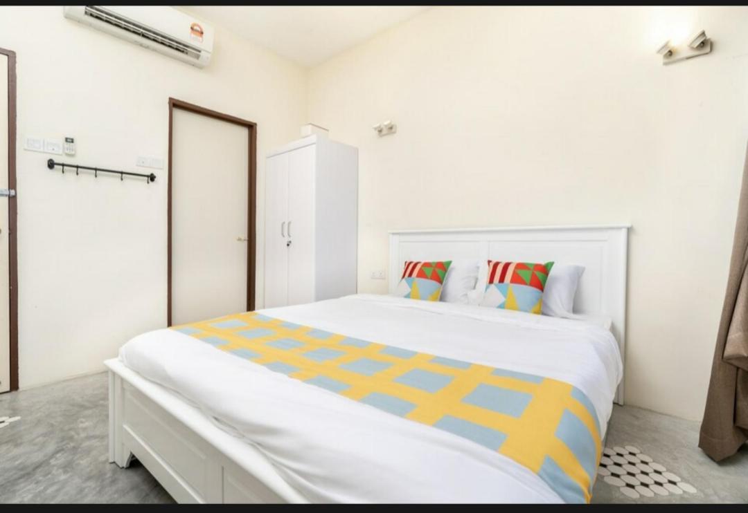 Batu Ferringhi Luxury Seaview Suite - 3Br Екстер'єр фото