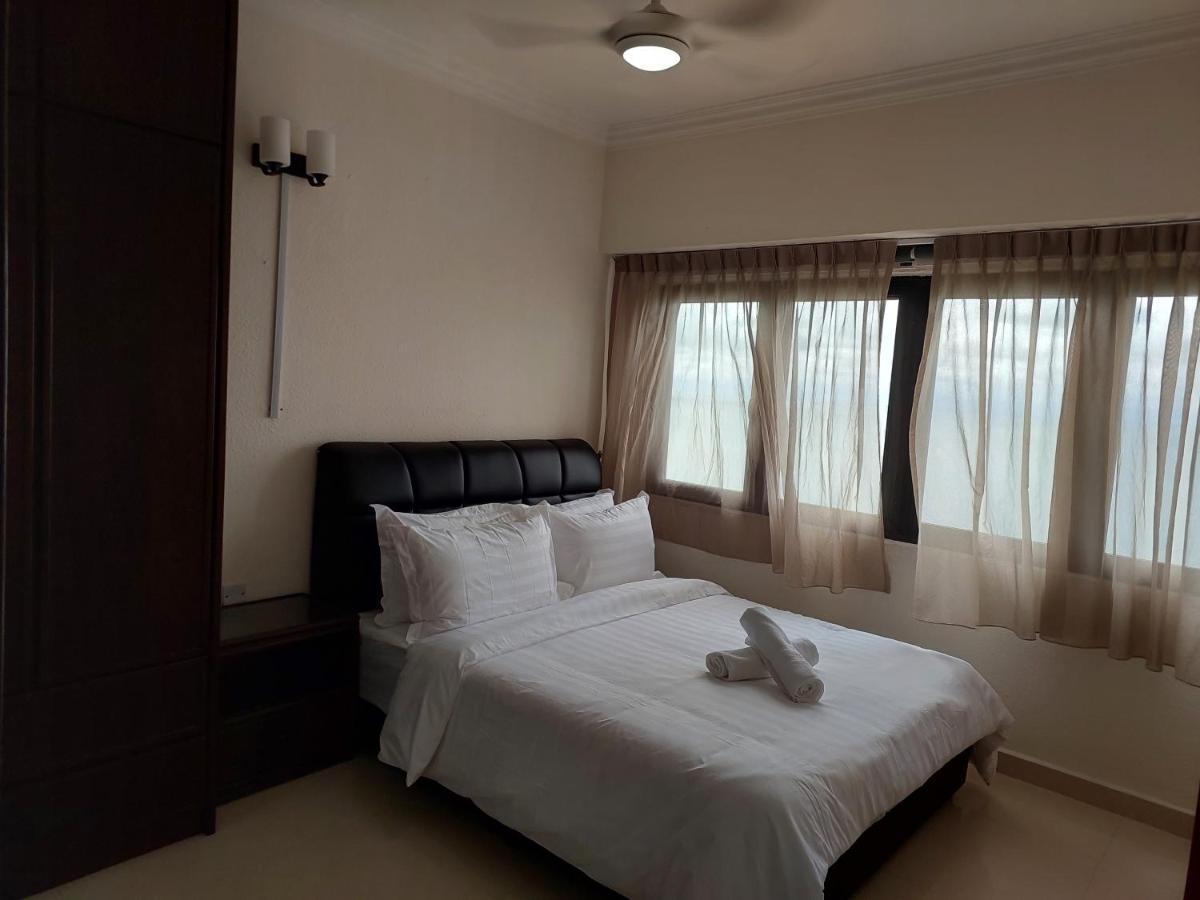 Batu Ferringhi Luxury Seaview Suite - 3Br Екстер'єр фото