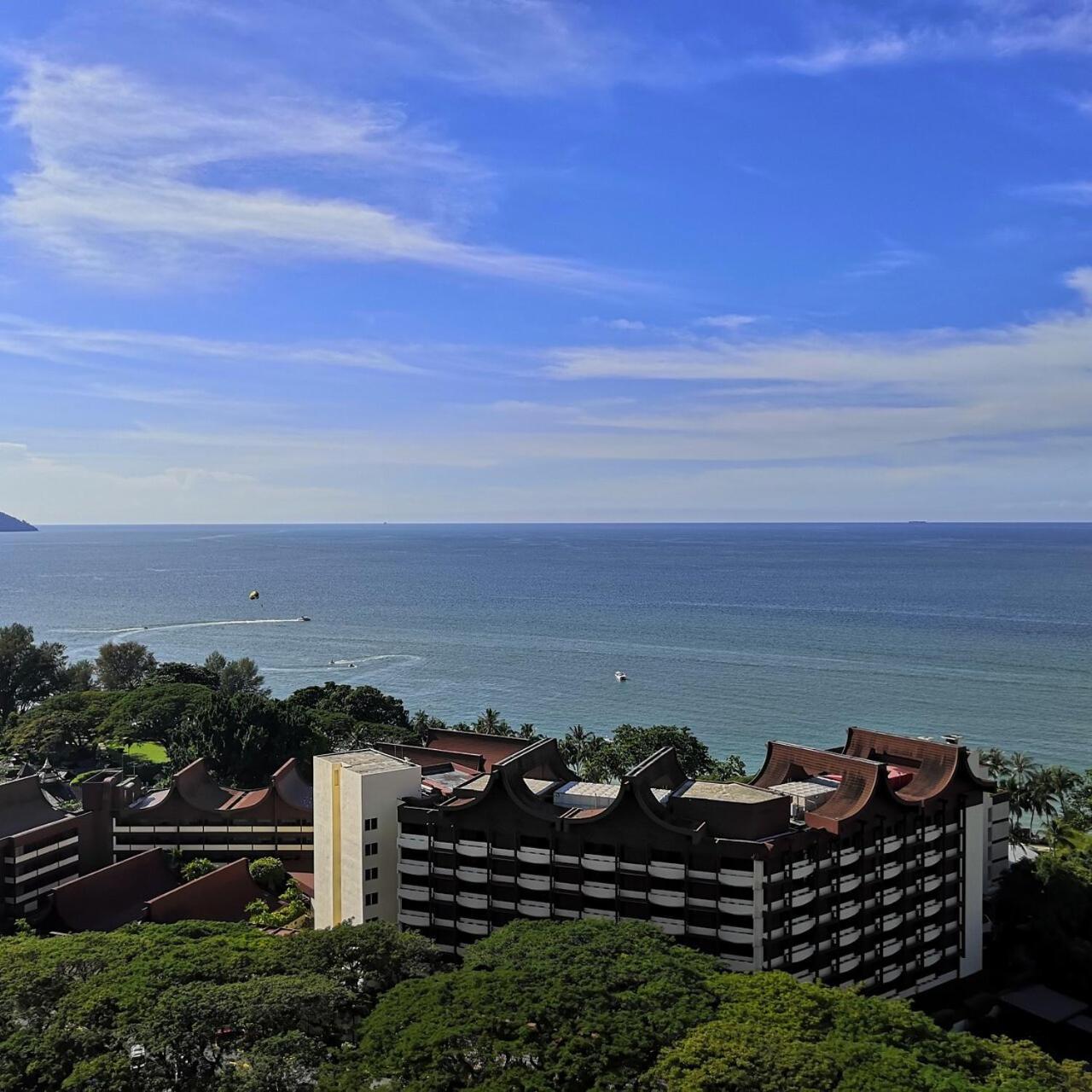 Batu Ferringhi Luxury Seaview Suite - 3Br Екстер'єр фото